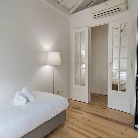 Alfama Terrace W/ Tagus River Views
