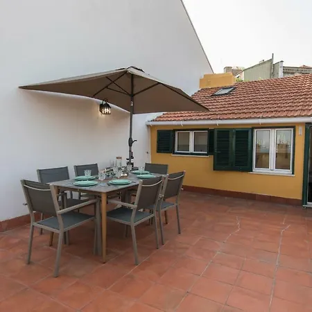 Apartment Alfama Terrace W/ Tagus River Views Lisbon